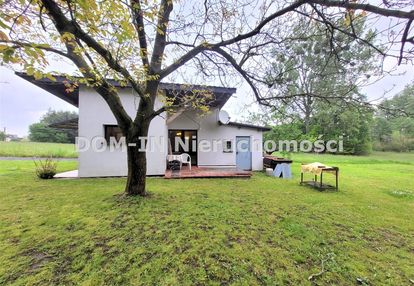Domek letniskowy z działką budowlaną 1075m2
