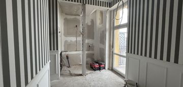 Nowe ładne mieszkanie sypialnią i balkonem