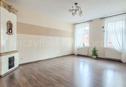 M4 w centrum kamiennej góry