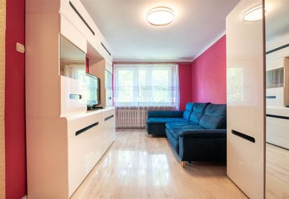 2 pokoje + osobna kuchnia, blisko tramwaj, park