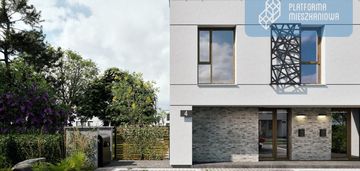 Nowoczesny segment z dużym ogrodem