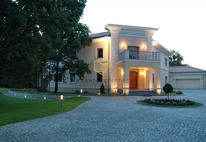 Rezydencja basenem w konstancinie