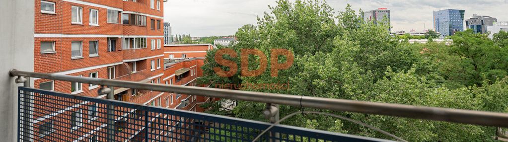 Przestronna kawalerka z balkonem i windą, przy stacji wro mikołajów
