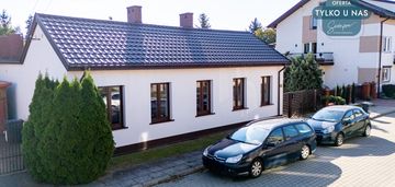 Parterowy dom na osiedlu domków