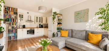 Śródmieście|2 pokoje|metro 3 min|balkon|cicho|