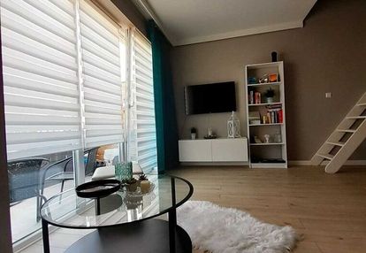 Przestrzenna kawalerka z antresolą i balkonem!