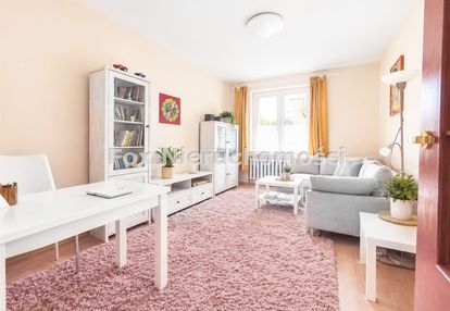 Zadbane 2 pokoje - niski blok, wysoki parter