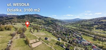 Krajobrazowa działka budowlana z panoramą gór.