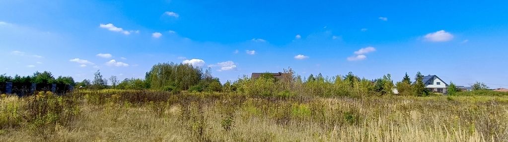 1100 m2 działki pod zabudowę jednorodzinną.