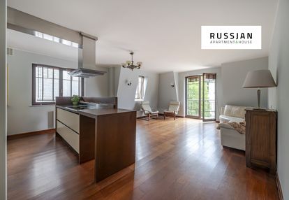 Sopocka oaza – dwupoziomowy apartament przy plaży