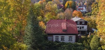 Klimatyczny dom w centrum z widokiem na deptak