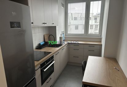 Trzy pokoje z oddzielną kuchnią, metro