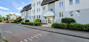 Dwustronne, zamykany garaż w hali, balkon