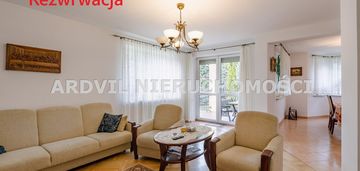 Solidny przestrony dom