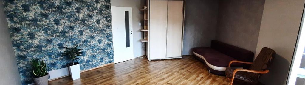 Klasyczny układ pomieszczeń na środkowym piętrze.