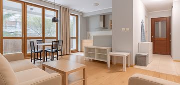 Mieszkanie z ogródkiem w miasteczku wilanów