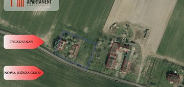 Działka budowlana z zabudowaniami pigża.