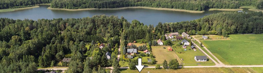 Działki budowlane w piasutnie - przy ścianie lasu i 230 m do jeziora