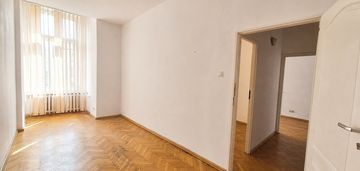 3 pokoje w kamienicy z 1912 r, 10 minut do rynku