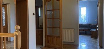 Przestronny dom 300 m², 9 pokoi, działka 800 m²