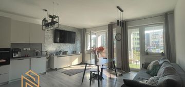 63 m2/3 pokoje/2 balkony/miejsce postojowe