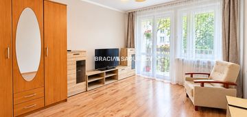 2 osobne pok, kuchnia, łazienka, balkon, piwnica