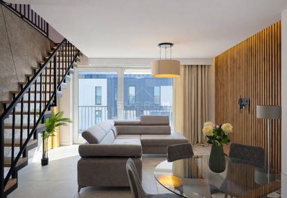 Apartament z antresolą, balkonem i tarasem wierzch