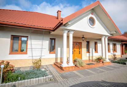 Dom parterowy | wyposażony | basen | duża działka