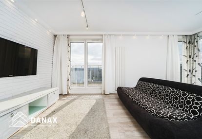 2 pokoje, balkon z widokiem na kopiec, m.postojowe