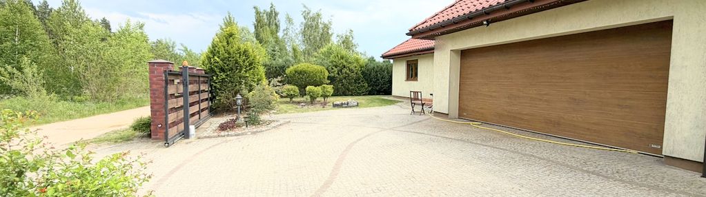 Dom wolnostojący w otoczeniu lasu i spokoju