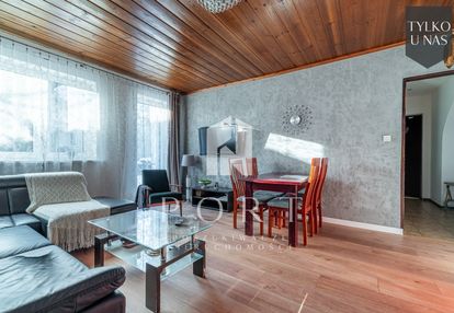 Dom podzielony na dwa mieszkania, z warsztatem.