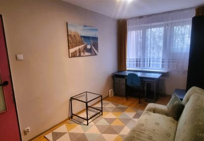 3 pokoje, oddzielna kuchnia, 64 m2, prądnik biały