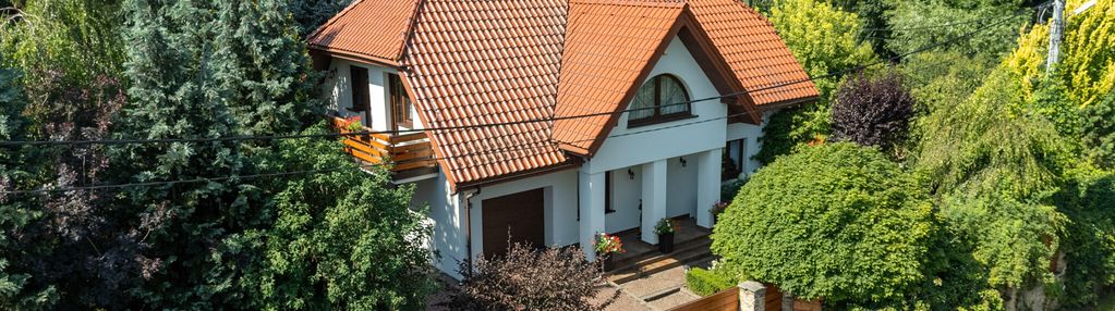 Wyjątkowy dom przy parku jerzmanowskich – unikalna enklawa.
