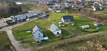 Dom jednorodzinny dwulokalowy.