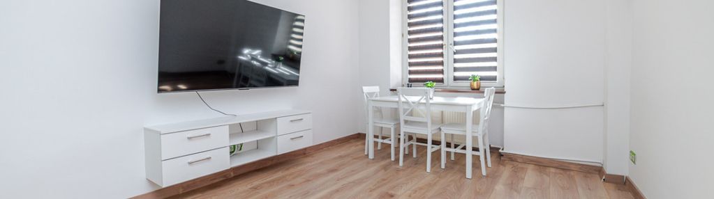 3 pokoje z osobną kuchnią  i  budynek z cegły