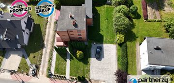 Dom wolnostojący z 4 osobnymi mieszkaniami