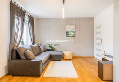 2 pokoje z balkonem, osobna kuchnia, iii piętro