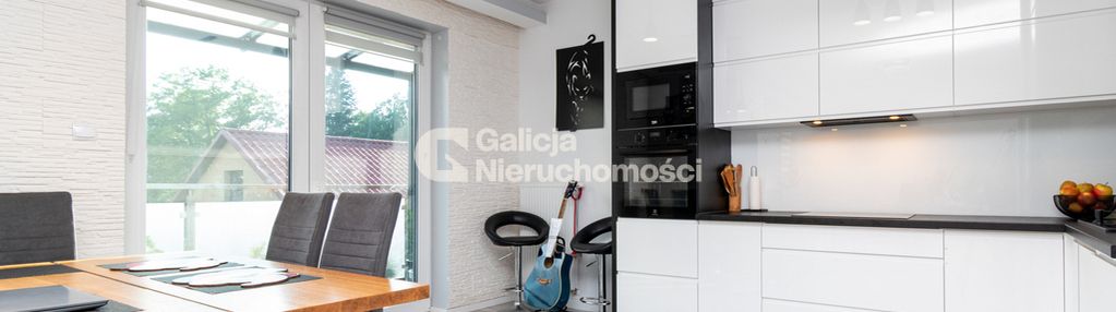 Nowoczesne mieszkanie dwupoziomowe z balkonem