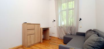 Pokój blisko awl, w pięknej, zielonej okolicy