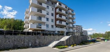 Apartamet z wyjściem na ogród i widokiem na góry.