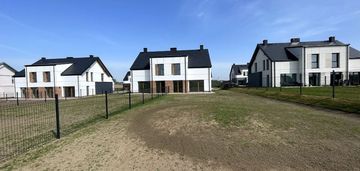 Bliźniak z dużym ogrodem i zielenią