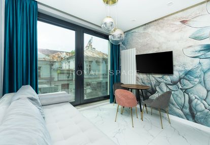 Studio z wydzieloną częścią sypialnianą