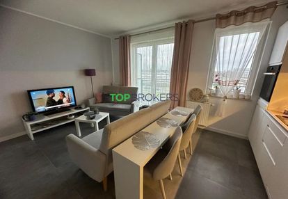 Ciche dwa pokoje blisko stacji kolejowej, siłownia