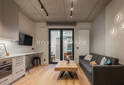 Emilii plater 15 | nowoczesne studio z balkonem!