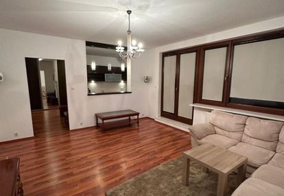 | lokalizacja | duży salon | loggia | dwie windy |