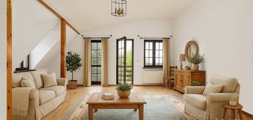 Wilanów,  dom wśród zieleni, ul. wyprawa 11