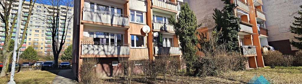 3 pokojowe mieszkanie z dużym balkonem.