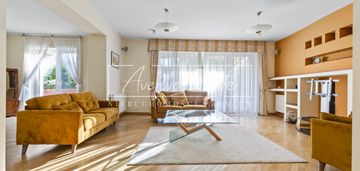 Dom z pięknym ogrodem w pożądanej lokalizacji