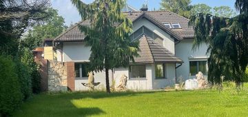 Willa z dużym ogrodem i garażem na dwa samochody