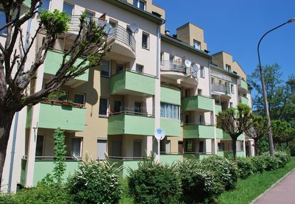 Słoneczna kawalerka z osobną kuchnią 39m2 kurdwanów.